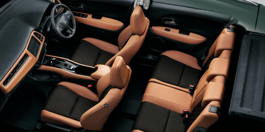 Интерьер Honda Vezel Hybrid Z 2018 года  (JP) (фото 8 из 9)